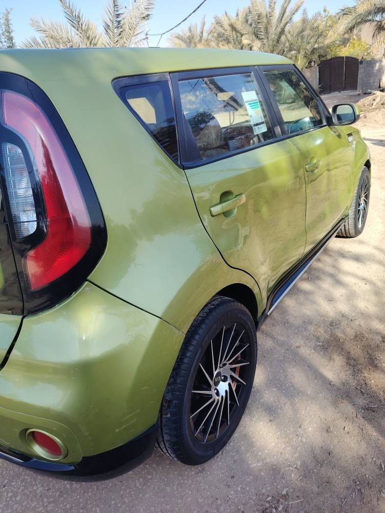 السلام عليكم 
كيا صول
موديل 2018
رقم أربيل دولي
ستوه داخله هزه
بدووووون ايرباك
بدون تبديل كلها ليبل واحد 
المواصفات
شاشه  
كامره
تحكمات ستيرن جهتين
تبريد بيانو
ويل كب 
السياره جديده جداً
بيها فقط بنيد صبغ نفسه بدون تبديل و بدون فتح و شويه بالدور الخلفي 
مكاني :النجف - كوفه 
السعر 118 وبيها مجال 
*********** النجف, العراق
