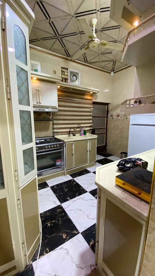 بيت للبيع في الجزيرة شارع زين العابدين قرب مدرسة المنهاج
المساحة 167 متر
البيت بناء شخصي طابوق درجة اولى البيت طابو صرف زراعي سند 25
البيت يتكون من غرفتين منام وصحيات داخلية وخارجية وصاله وديوانية ومطبخ كامل كاونتر والطباخ ويوجد منور خلف البيت وحديقة صغيرة
السعر 150 مليون وقابل للتفاوض
للاستفسار على هذا الرقم ***********
