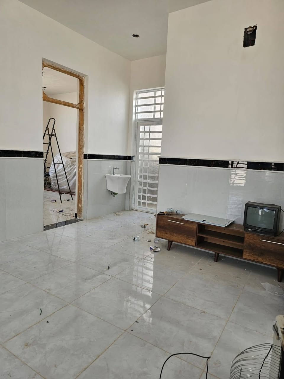 #بسم ـ الله / بيت للبيع مكان مميز العباسيه حي المنتضر مساحه الارض ٦٢٧ بناء ٣٠٠
٣ غرف نوم 
ستقبال 
درج دور 
البيت هستوه كامل بعده مامسكون المعرفة السعر الانتصال *********** او مراسله واتساب
