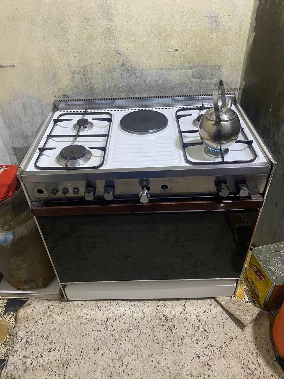 طباخ عشتار درجه اولى كله شغال فرن فوك وجوه شغال
السعر 125 وبي مجال بسييط 
الاتصال على هاذا الرقم ***********
او ادخل خاص
