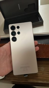 اس ٢٥ الترا • نضيف • شاحن اصلي