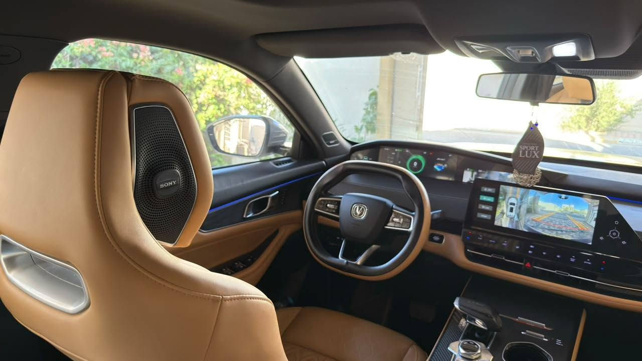 شانجان UNI-K موديل 2024

* موديل 2024
* خليجي
* ماشية 70 ألف كم فقط
* محرك 2.0 لتر تيربو (2.0L Turbo)
* ناقل حركة أوتوماتيك 8 سرعات
* عزم دوران 390 نيوتن/متر
* قوة 233 حصان
* تشغيل بصمة
* تشغيل عن بُعد
* فتحة سقف بانوراما
* فتح الصندوق الكهربائي
* دفع رباعي AWD
* ريلات سقف
* حساسات أمامية
* حساسات خلفية
* مصابيح LED
* مصابيح ضباب LED
* مقابض أبواب شفط
* دخول ذكي بالبصمة
* جنوط قياس 21 إنش
* إطارات 265/45 R21
* نظام فرامل 4 دسك
* حساسات ضغط الإطارات (TPMS)
* إشارات بالمرايا الجانبية
* مرايا جانبية قابلة للطي كهربائياً
* ماسحة خلفية
* 6 وسائد هوائية (Airbags)
* هند بريك كهربائي
* نظام ABS
* شاشة عدادات رقمية
* شاشة Apple CarPlay
* كاميرا محيطية 360°
* إضاءة داخلية LED
* مقاعد جلد
* مثبت سرعة (Cruise Control)
* تحكم بالمودات والأوامر الصوتية
* Bluetooth
* منفذ Type-C
* شاحن هاتف لاسلكي
* مخرج كهرباء (منفذ طاقة)
* فحص نظام السيارة
* إضاءة داخلية محيطية LED
* تتسع لـ 5 ركاب
* المقاعد جلد
* المقاعد الأمامية كهربائية
* تدفئة وتبريد المقاعد الأمامية
* ذاكرة لمقعد السائق
* المقاعد الخلفية قابلة للحركة
* مثبت مقعد أطفال ISOFIX
* تبريد الشاشة
* تبريد قطعتين (Dual Zone)
* أوضاع قيادة (Drive Mode)
* رادار
* نظام مانع الانزلاق
* نظام نزول المنحدرات
* نظام صوتي SONY
* دبل إكزوز
* تطعيمات داخلية ألمني
* دبل اكزوس
*********** تفاصيل أكثر
