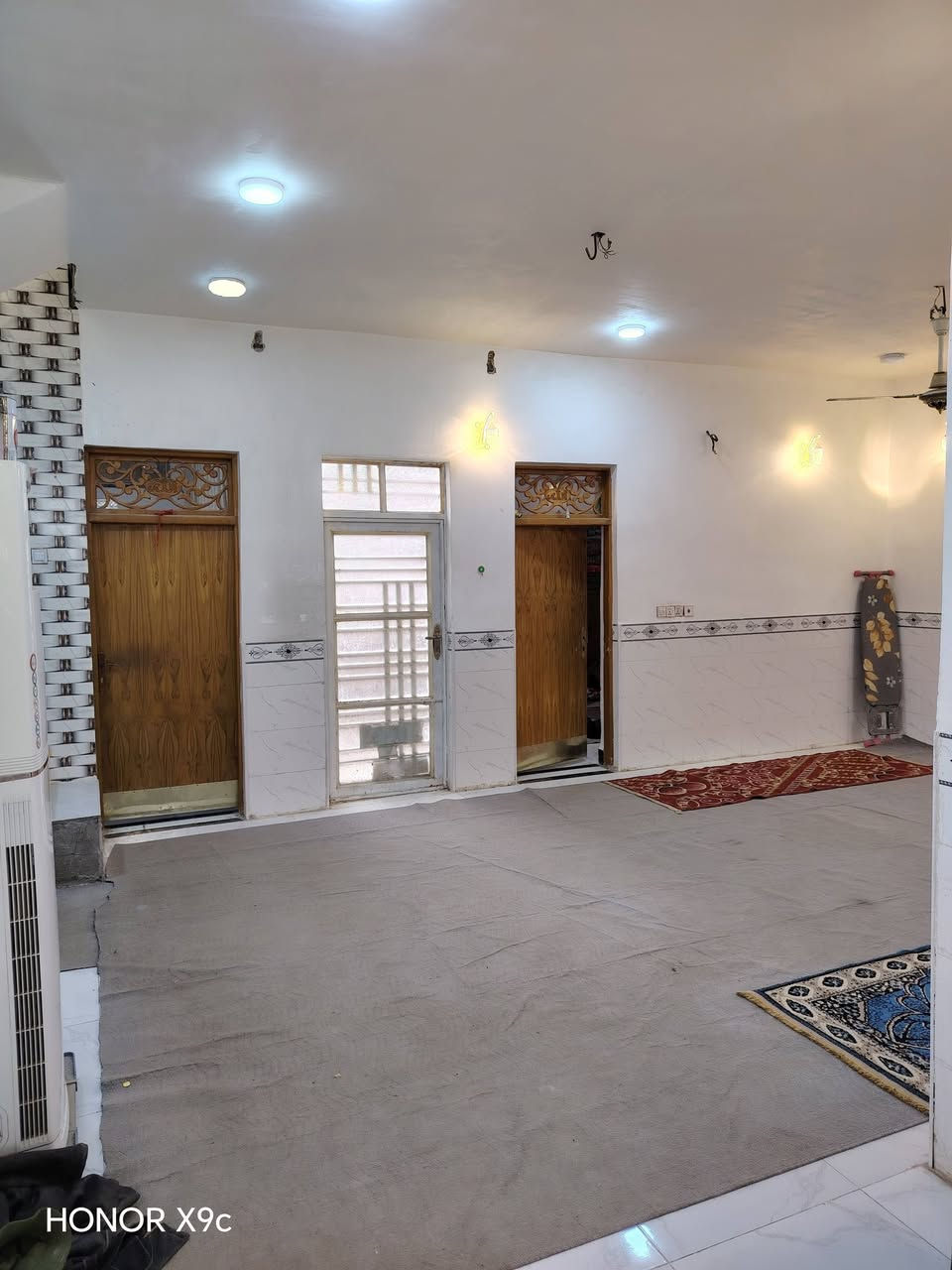 بيت. البيع. مساحه. 200.متر. يحتوي. علا. غرفتين. وصاله. وستقبال. وصحيات. 2
صب. كونكريت. فوق. وجوا. لساس

كله. بورسلين. وجدران. سيراميك

مزفت. للاستفسار خاص بالرقم***********نجف.
