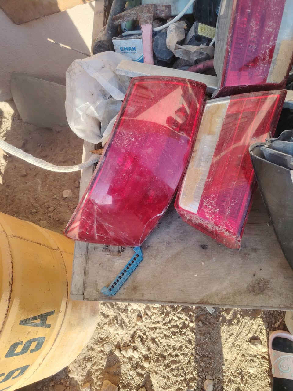 غراض سوناته مقدس
مكينه 3300 كامله من كل محتوياته
تخم بك لايت خليجي
بك لايت الايمن امريكي
دبلات حاويه هوه لوي وقاعده ***********
