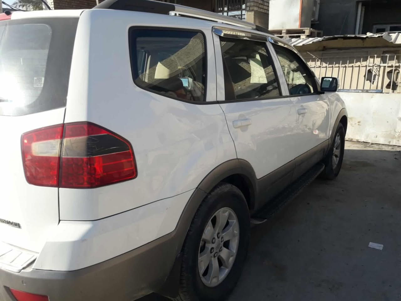 السلام عليكم ماهافي موديل،،، 2011خليجي،قطعتين صبغ   خلف السائق  خدوش فقط السيارة فور ويل اشيار بل مري 7راكب 3قطع تبريد السيارة جاهزة من كل النواحي السعر خاص غير متواجد ع فيس المكان بغداد  رقم الهاتف ***********واتساب📞 رقم صاحب السيارة
