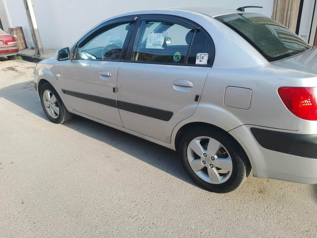 2007 بيها 2 قطع امبدل اصلي باب اوصندوق انا احولها عندي وكاله باركوت من الشرعي صبغ بيها شبر يم الباب بيها اشويه تقحيل بلسقف اطلب عليها 90 اوبيها مجال قليل***********
