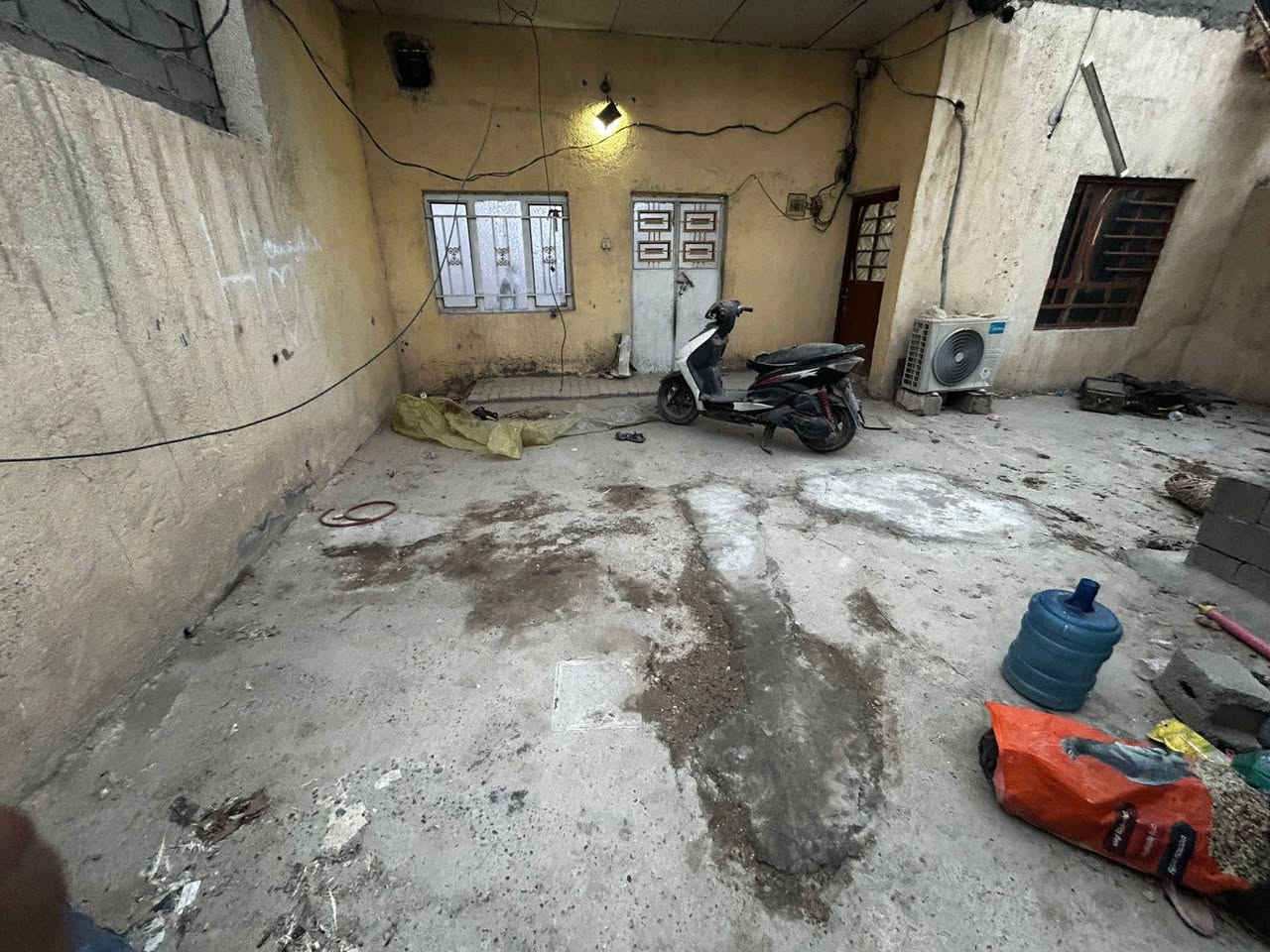 بيت للبيع تجاوز قرب الشبكه الكهرباء مساحته 200 متر مربع بنا كامل طابق واحد كامل للاتصال عل الرقم ***********
