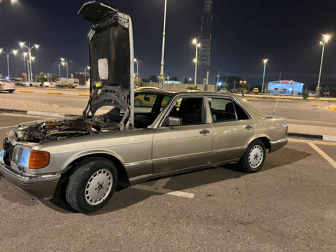 السلام عليكم مارسيدس 300SE موديل 86
للبيع او مراوس حسب القناعه 
مكينه وحداديه وتخم تاير مكفولات جاهز
مكينه بلادي عنكبوت بشرط
لا خربطه ولا تبخير ولا تنقيص 
السعر 38 وبيه مجال بسيط جدآ
الكير ينضح دهن عايزه كير بس
وعايزه شويه ترتيبات فقط 
***********
العنوان كربلاء قضاء الهنديه

