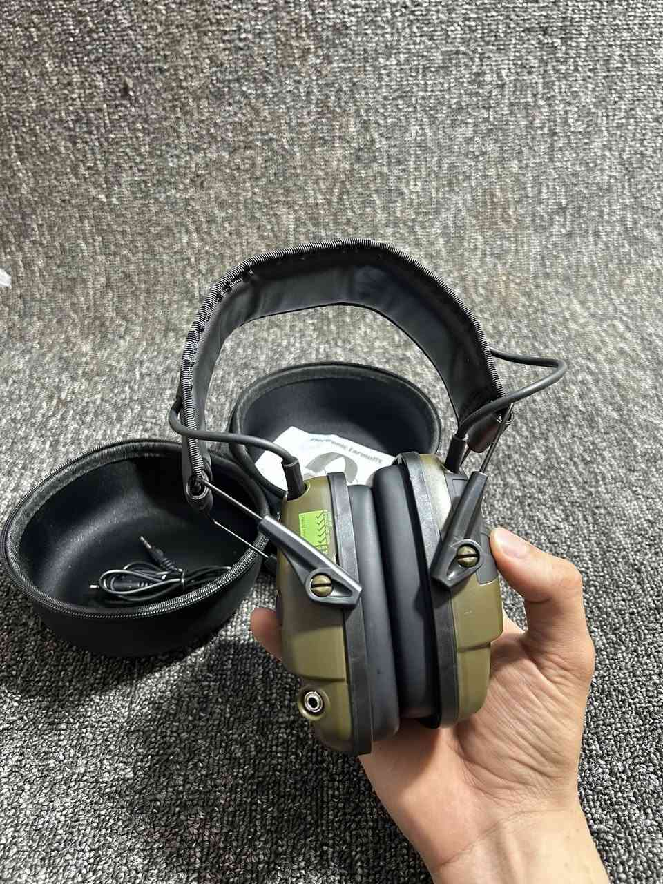 سماعات كاتم 
من شركة Howard Leight 
بطاريات ٢ 
كيبل تربط على الموبايل
جديده غير مستخدمه / مفحوصه الكتم الي بيها كلش قوي


**إذا كنت صاحب هذا الإعلان وتريد حذفه لأي سبب، رجاءا أرسل رسالة إلى الدعم الفني**