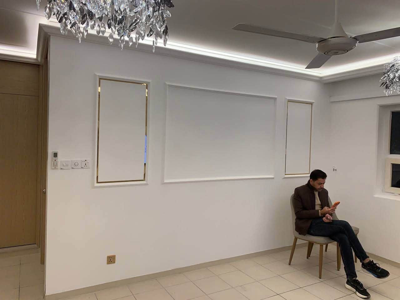 مستعدين لعمل كافه أعمال الديكور ورق جدران والاصباغ وكل تفاصيل الديكور
***********علي
