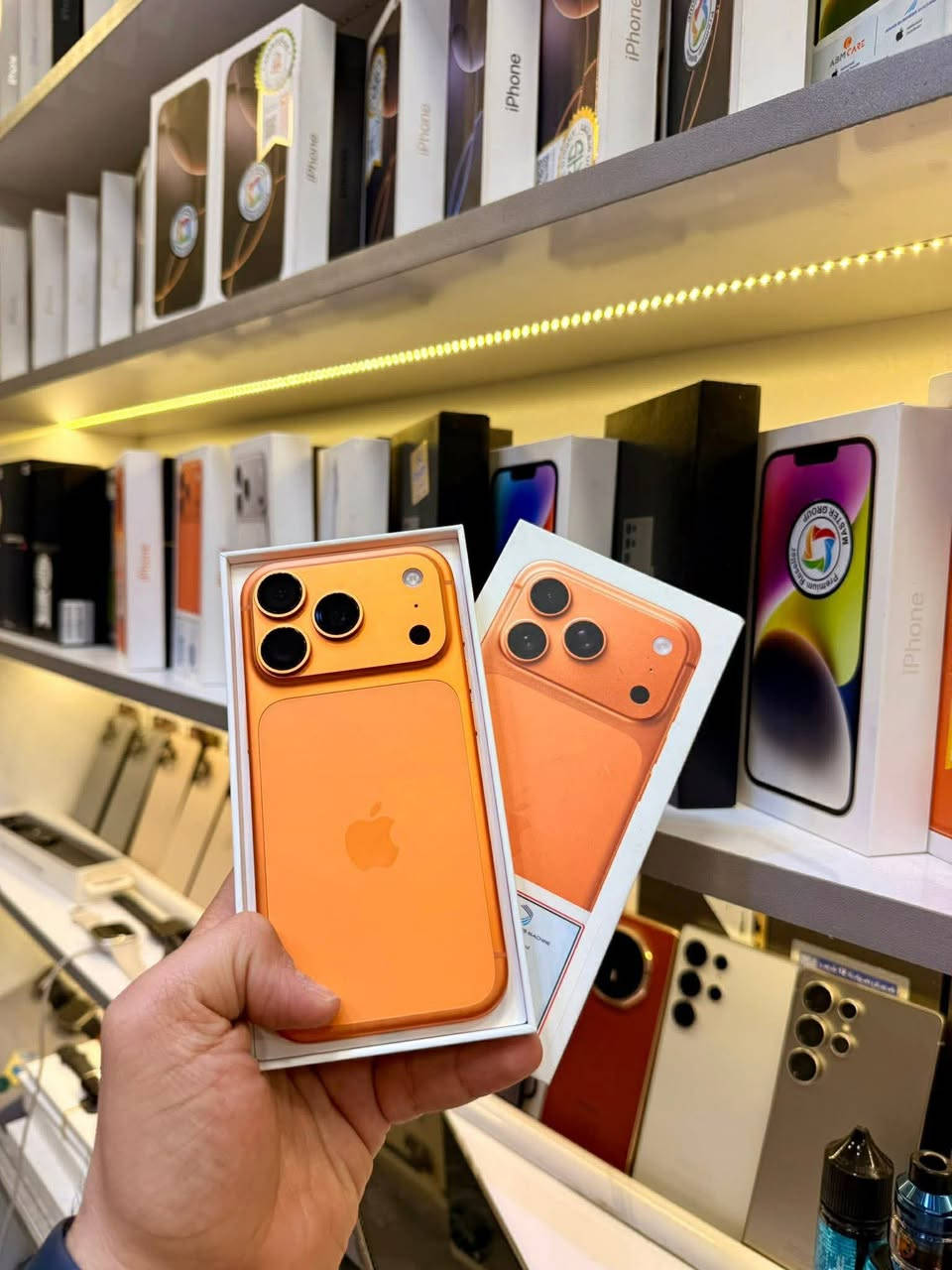 17 برو ماكس برتقالي ذاكره 256 ضمان ABM سنتين وقليل منه موجود بالسوك بطاريه 100 نظافة 100 ملحقاته كامله وجديد(عدد دورات شحن فقط 20 مره)كيبل بعد ممفتوح لاصق شاشه وحافظه تحديث اخر اصدار سعر 2100 الف🔐 
………………………
مكاني سيديه *********** واتساب
