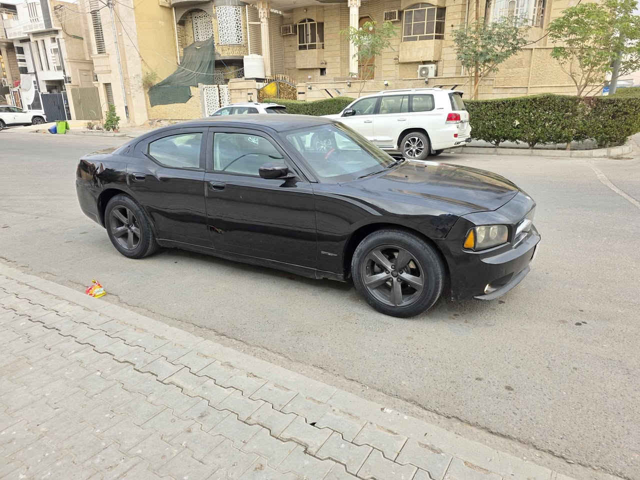 جارجر كنديه 2010 .....كلين كفاله ..... 
ماشيه 190.....مكينه 3500... بالكارتون توني شادها ...
تبريد حداده مكينه كير تتفئه كله بشرط ع فحص ...
كهربائيات كلها شغاله ..... شاشه دواخل عسلي ....
كفالع ضربه صبغ فقط الهلالات الخلفيه الدواير ...
وبيها مكانين بارد .....
رقم بصره شرط التحويل .....
السعر ٩٨،، بيع بدون مراوس 
مكاني بصره 
***********
*********** البصرة, العراق
