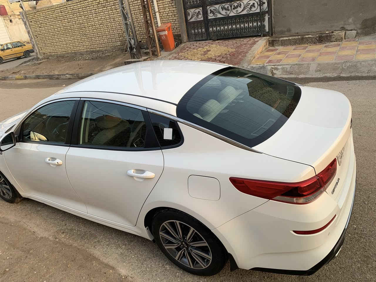 السلام عليكم // سيارة للبيع نوع كيا اوبتما خليجي لون ابيض موديل 2020 رقم بغداد باسمي مشروع وطني رقم جديد مداور ثاني يوم محرك 2400 ماشية 60 مكفول كفالة عام سويج ٣ وضعيات قيادة شفتات استيرن ٤ اطارات جديدة جدا نوع كومهو كوري الاصلي اسبير الشركة الأصلي للاستفسار الاتصال على *********** يوجد وتساب
