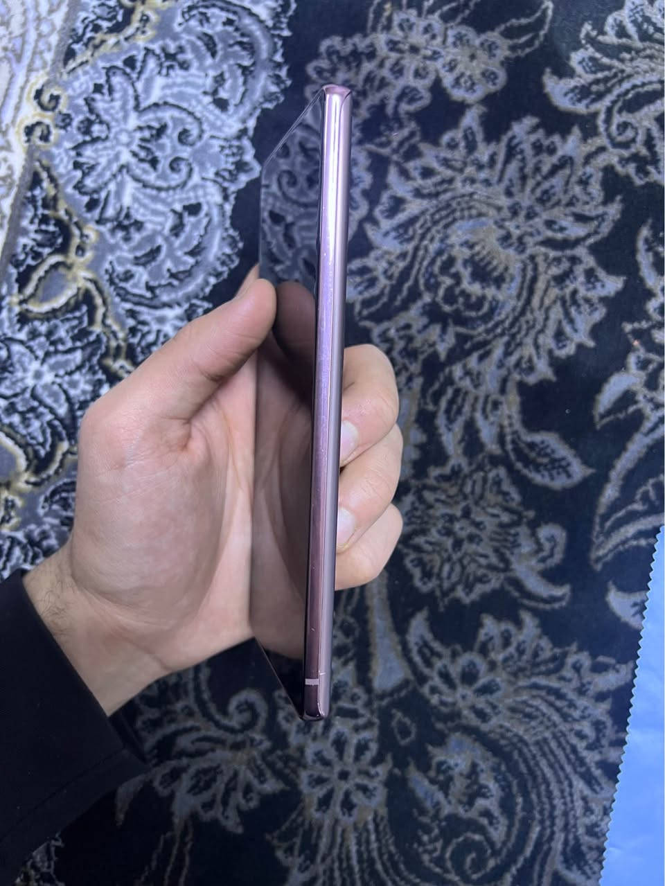 سلام علیکم👋🏻
(Galaxy note20 5g)بۆ فۆرشتن
ڕەنگی بڕۆنزە 
١٢٨ گێگای ڕام ٨ ئەوروپیە نەکراوەیە دوو سیمە هیچ کێشەیەکی نیە تەنها تۆزێک وردە شوختی هەیە و قەڵەمەکەی بەشی ژێرەوەی شکاوە بەس ئیش ئەکات بێ کێشە بۆ دەرکردنی بە شتێکی تیژ کێشەی نابێت. خۆتان نرخ بنوسن🖤سلێمانی-*********** السليمانية, العراق
