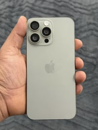 15 برو ماكس ذاكرة 512 بطارية 99 حقيقي ع فحص  الجهاز مبدل شاشة وضهر فقط...