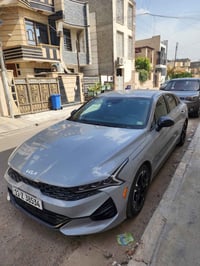 للبيع او مراوس حسب القناعه عندي K5 GT-Line موديل 2024، لون سمنتي ماشية...