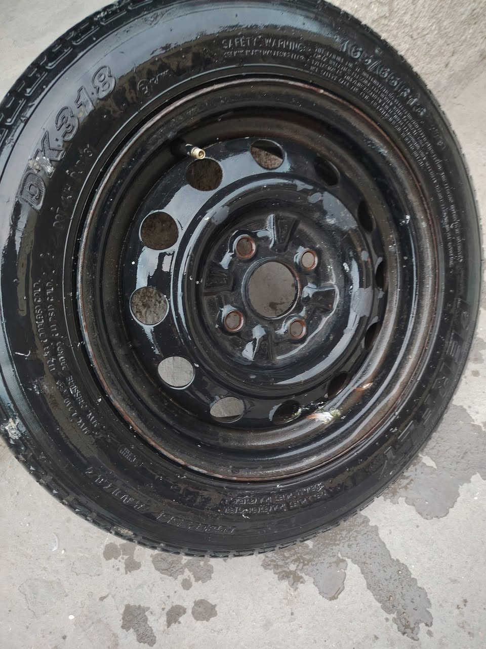 سلام عليكم  تاير ويله كامل ونظيف مل سايبه سعرهن ٣٥
مكان بغداد مدينه الصدر الاتصال***********
