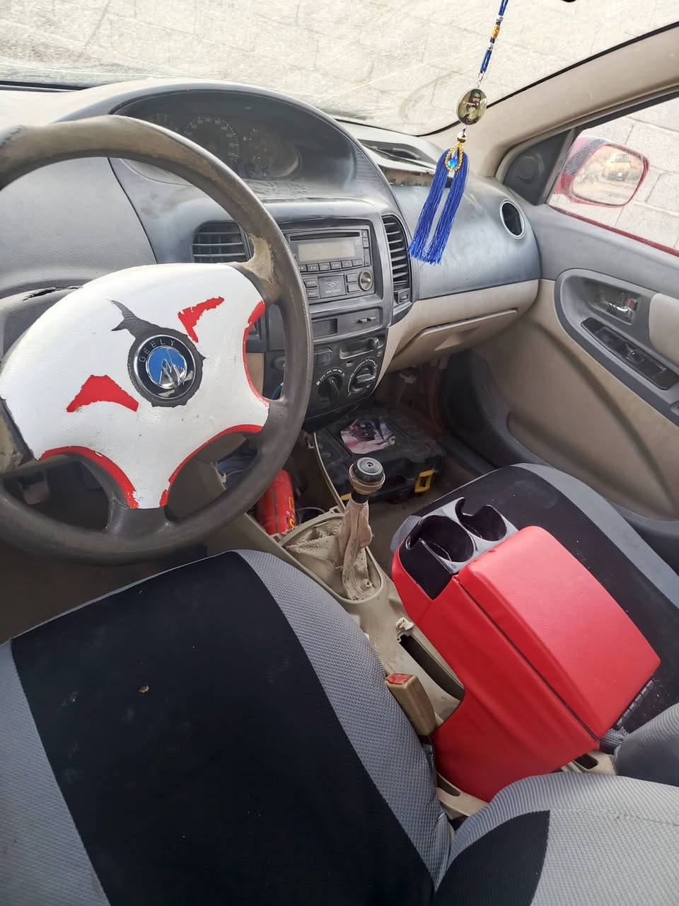 اسلام عليكم جيلي MK 2012 السياره جاهزه مكينه كير كهربائيات بيه ضربه ستوته بلجاملغ السايق وبدالته داخل جديد السياره سنويه ضايعه بيه بس وكاله من راعيه راعيه يريد مداور كلشي مايطلب السعر 15وبي مجال مكانه الديوانيه البدير ***********
