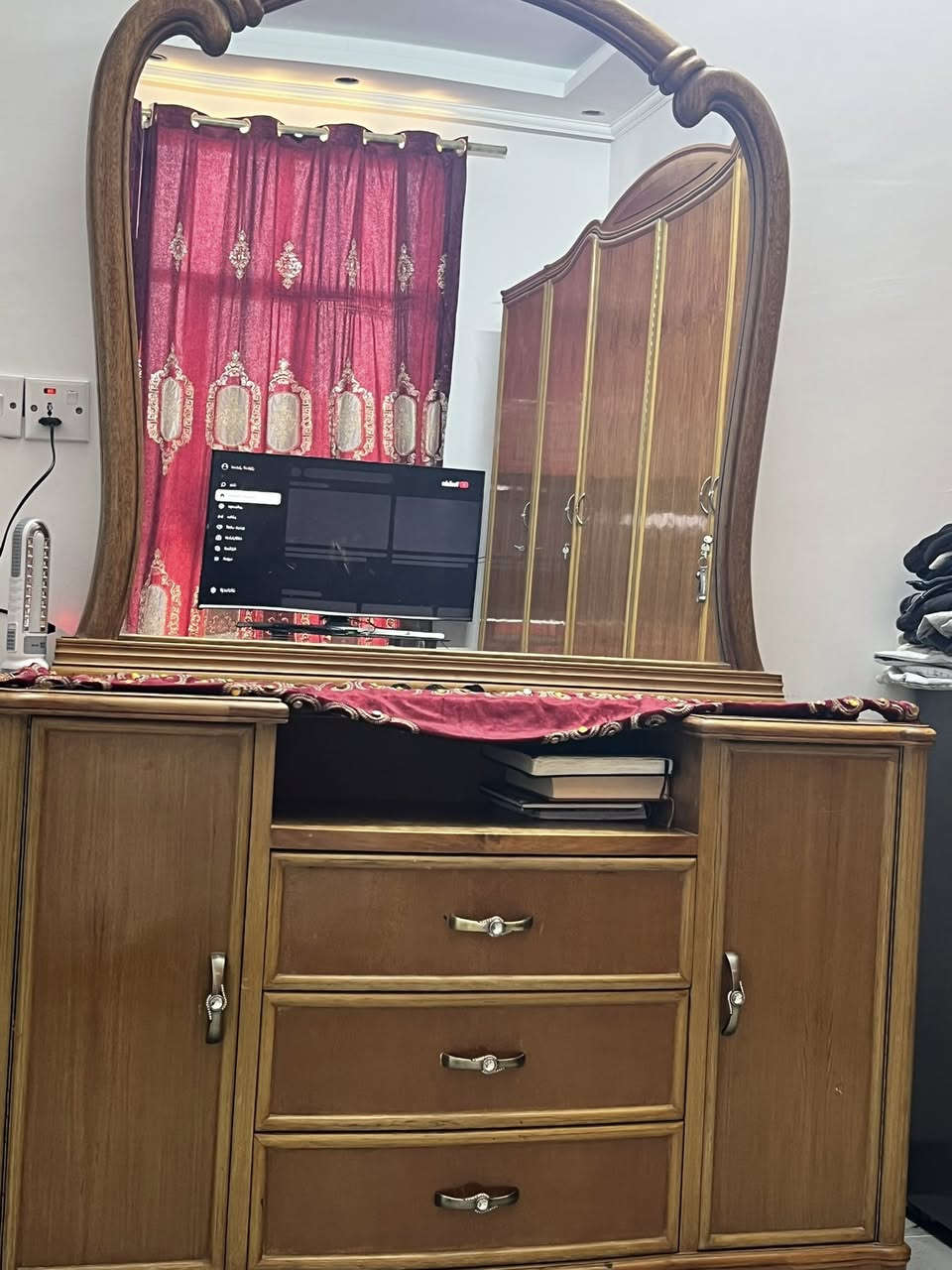 سلام عليكم
غرفه نوم ٦ أبواب  تزكام داخل وخارج صاج  حفر دنك عمل يد نظيفه جدا مكاني بغداد علما ان الغرفه لا تكفي مكاني الجديد لكونها ضخمه 
لاستفسار  على الرقم الموجود 
***********
