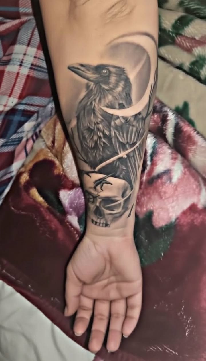 هذا شغلي و مواد اصلية و استخدام واحد و اسعار مناسبة ، ماعندي محل ، تخابرني و اني اجيك لبيتكم او لمحلك داخل الكوت فقط ، و اذا اكو صالونات حلاقة اشتغل وياهم فقط عل حجز اجي اشتغل و انطي نسبة 25 % ، ***********
