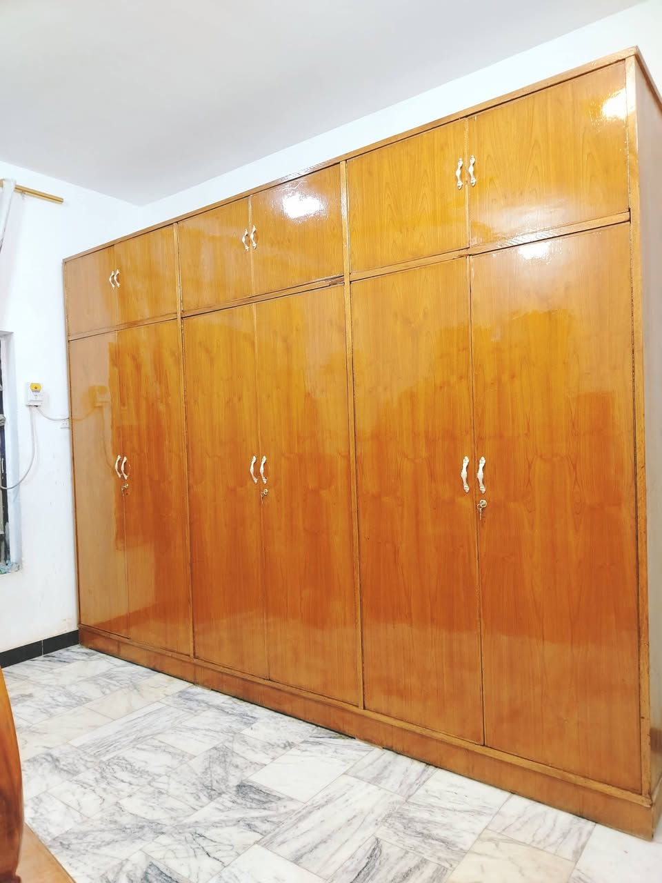 سلام عليكم كنتور صاج تسكام داخل وخارج شغل ثقيل نضيف العنوان حلة حي الجزائر *********** ***********
