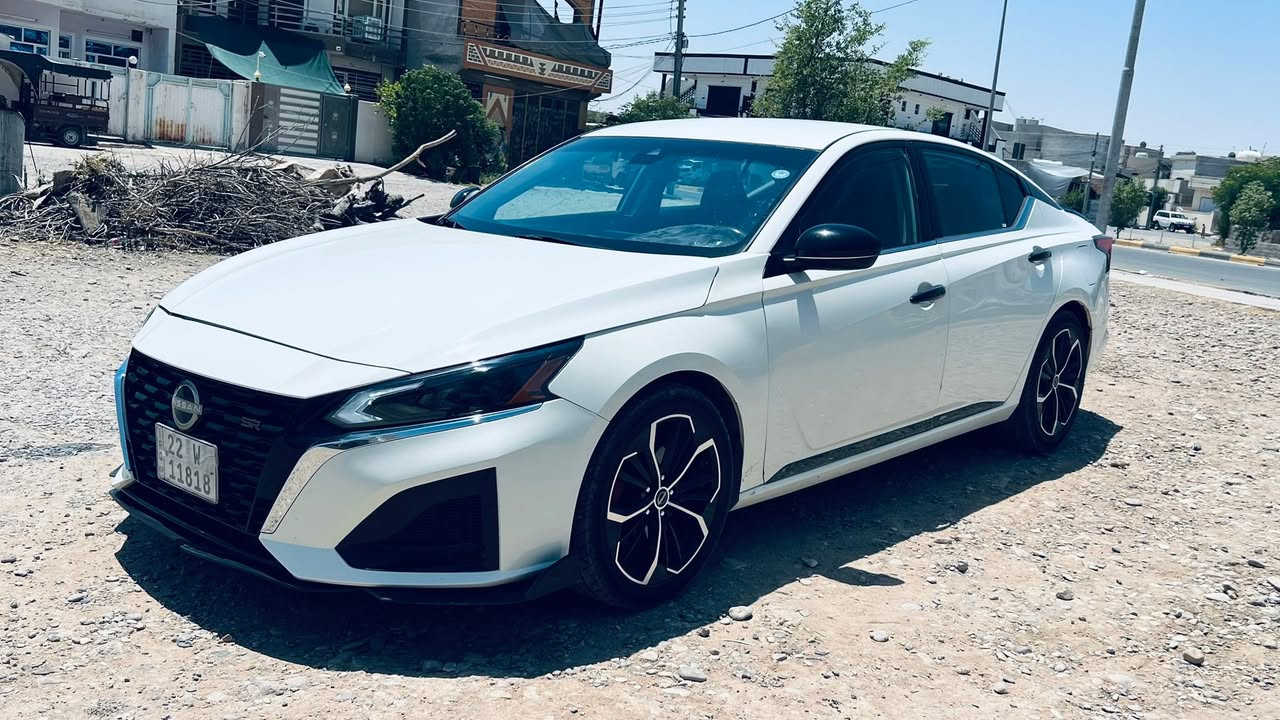 Altima 23 🕊️
قطع طين صبخ ربع جملخ وره 
صوره صونر رقم شاصي موجود نشر  
مواصفات Sكله مبدل SR 
49 مايل ماشي 
كير محرك حجر رادار كله بشرط
سياره كله جديد 
مكان كلار 
***********
