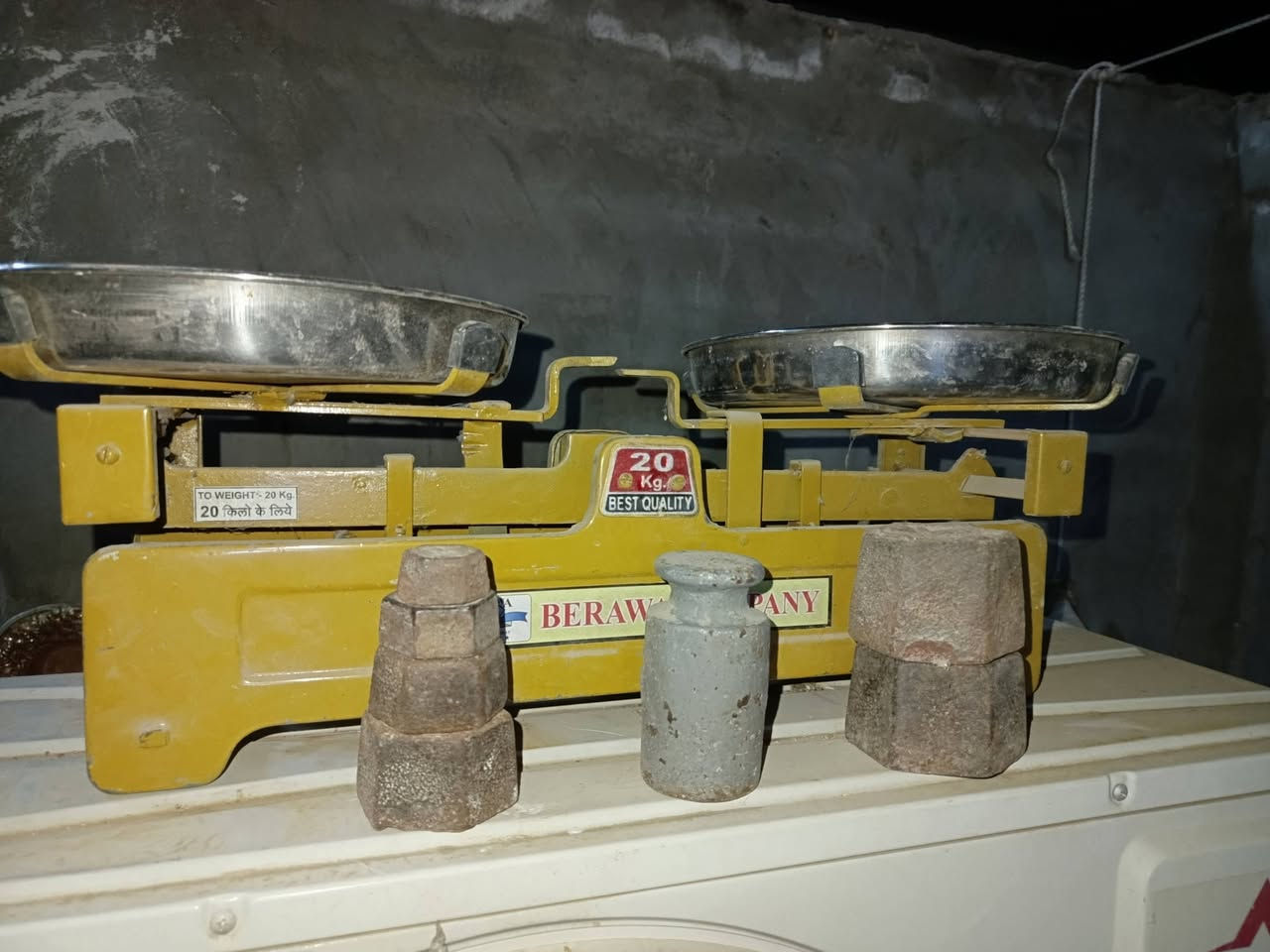 ميزان للبيع هوه العيارات مالاته نضيف كلش
السعر 45 الف عنوان مسيب ***********
