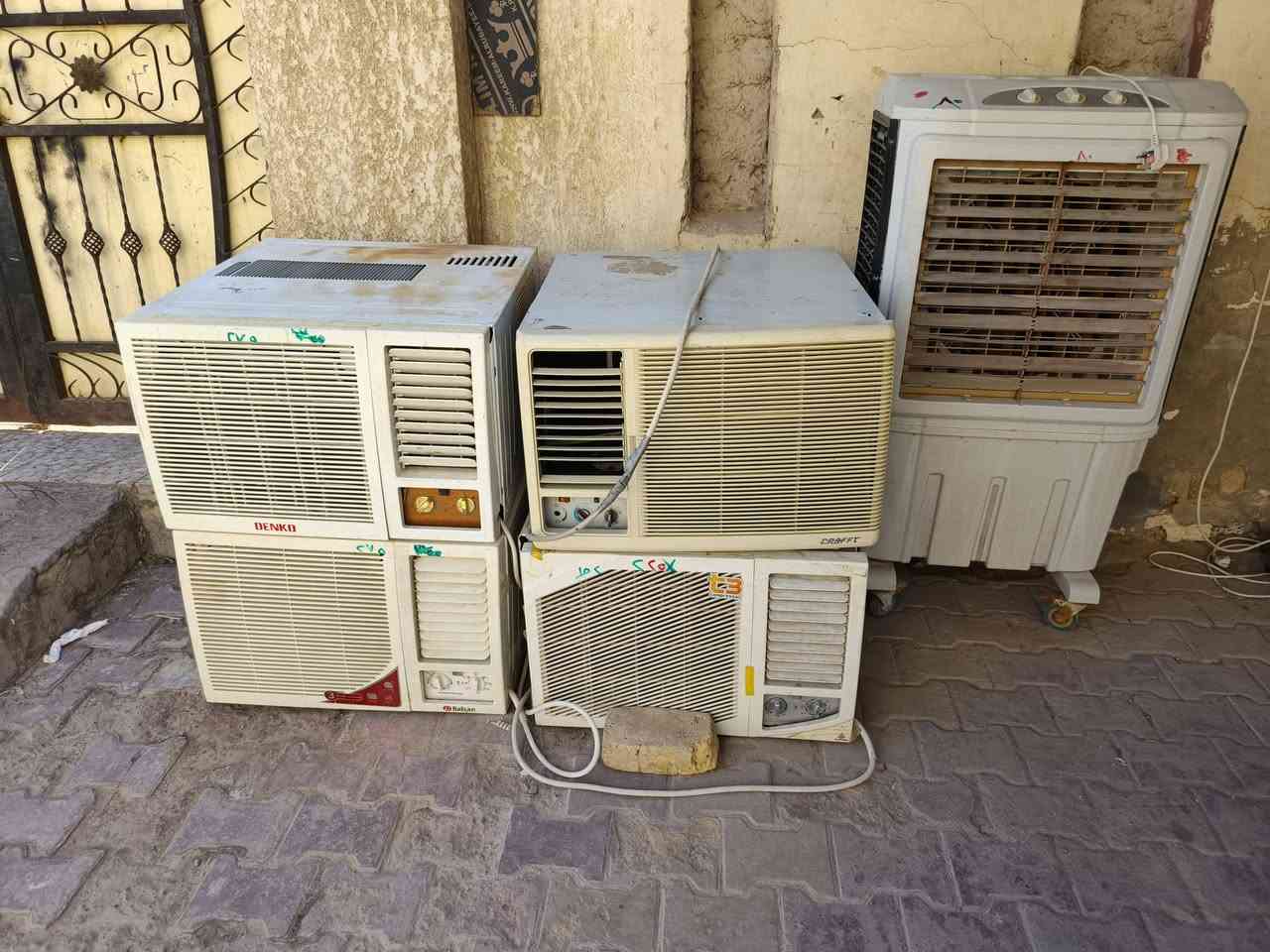 للبيع تانكيات أبو  ١٠٠٠ عدد ٢ و مكيفات نضافه وتبريد فول ومبرده وسط لستفسار عله الخاص أو الاتصال (***********)
