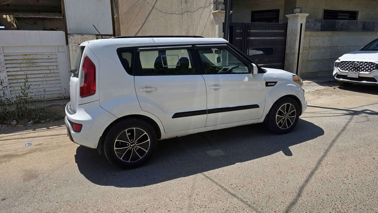 كيا صول موديل 13وارد امريكي محرك 1600gdi حداديه جديد
تدفئه ممتازه تبرد ثلج رقم بغداد موميز بطاريه جديده ضمان سنه بلوتوث اكثر من نظام قياده مانع انزلاق مكان السياره بغداد  (الحادث موجود بصور الاحمر الطوخ صبغ ومعجون الاحمر الفاتح كلير توحيد لون )
السعر 92وبيها مجال  رقم الهاتف ***********  بي واتساب بغداد, العراق
