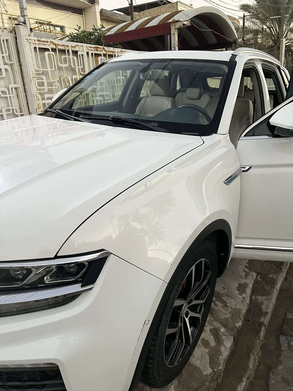 دومي x7بغداد موديل 2019(7راكب) حره تحويل مباشر مواصفات معروفه فول مواصفات مكفوله من الصبغ والضربه بيها شخوط بسيطه موضحه في الصور بيها نقوصات بسيطه جدا ماشيه 61 السعر110$بيها مجال للشراي العنوان بغداد الغزاليه الاتصال ***********
