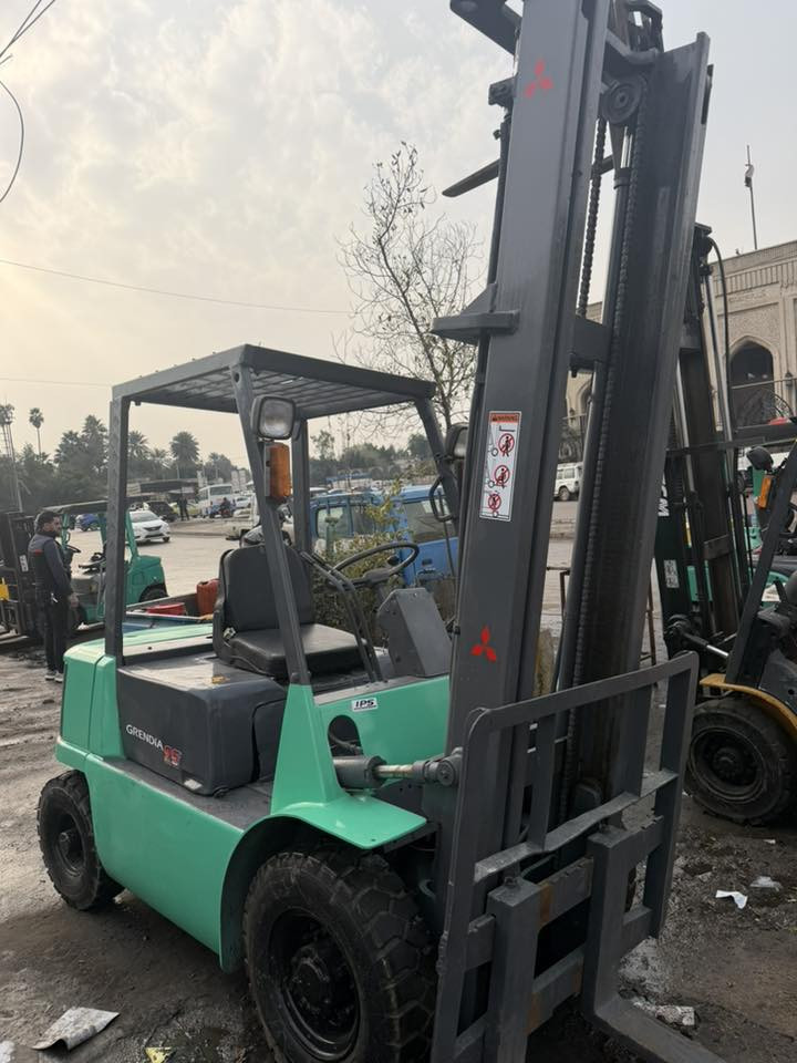 سلام عليكم اللبيع رافعه 2 طن جب عالي 
جاهزه العمل لا تبخير ولا تنقيص كير ومكينه جدد
تخم تاير جديد سجاجين اطول رافعه جاهزه العمل كل نقص مابيه مكان بغداد باب الشيخ ***********
