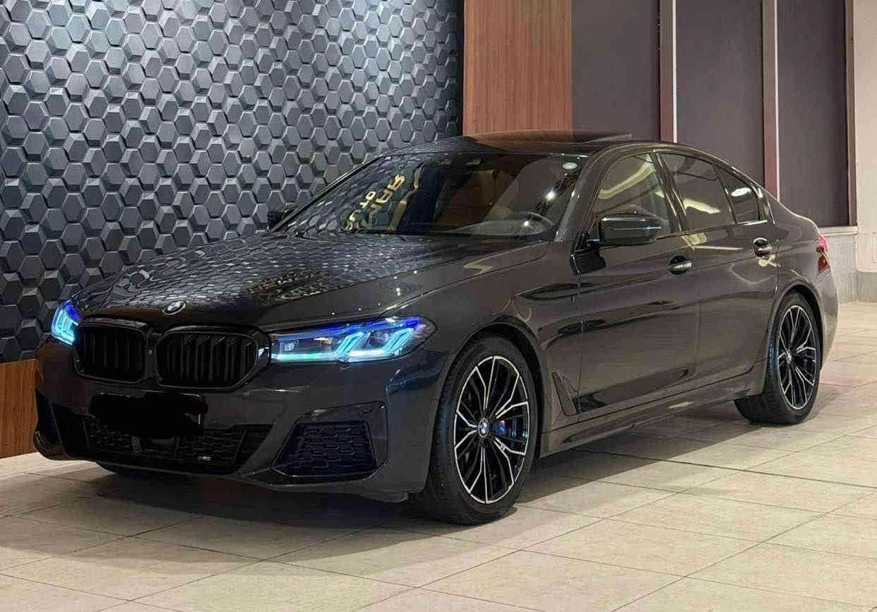 للبيع للبيع✈️✈️✈️

🚘 BMW 540 i kit M موديل 2018 – ملك الطريق بفخامة
⚡ لون أسود نفطي متغير × مقصورة أوف مشمشي فاخرة
📍 العنوان: العامريه 
السعر 29000 دولار 
للاستفسار ***********

━━━━━━━━━━━━━━━━━━━
✨ المواصفات العامة:
▪️ محرك تيربو بقوة عالية واقتصادي
▪️ نظام دفع خلفي + وضعيات قيادة متعددة
▪️ عداد فقط 90 ألف كم
▪️ فول مواصفات وارد الماني ضمان دولي 3 بصمات 
▪️ حادث بسيط جدًا بالعراق شخط بين الباب والجاملغ الخلفي عكس السايق بدون ايرباك 
▪️ رقم أربيل – فحص وهزة وسنوية كله جديد جاهز نقل ملكية
▪️ لا تحتاج أي تصليح… مناقصة شي

━━━━━━━━━━━━━━━━━━━
🛋 الداخلية والتجهيزات:
▪️ مقصورة جلد مشمشي فاخرة مع تحكم كهربائي كامل خزن ميموري الشكنات كلها 
▪️ شاشة كبيرة مع نظام ملاحة
▪️ أضوية أمبيانت داخلية متعددة الألوان
▪️ نظام صوت فاخر
▪️ تسخين مقاعد + تبريد + تسخين ستيرن 
▪️ شاحن لاسلكي + بصمة تشغيل
▪️اربع ابواب بصمه وشفط 
▪️سلايد روف 
▪️مري شفط وقلاب 
▪️5 كامرات 
▪️رادار حجم الكبير المرغوب 
▪️السياره فول للاخير 

 
━━━━━━━━━━━━━━━━━━━
⚙️ التكنولوجيا وأنظمة الأمان:
▪️ رادار + تحذير خروج عن المسار
▪️ تسارع ذكي + مثبت سرعة متكيف
▪️ حساسات أمامية وخلفية + كاميرا 
▪️ كبح تلقائي للطوارئ
▪️ دخول وتشغيل بدون مفتاح (Keyless)
▪️  هاند بريك كهربائي
 صندوق كهربائي ذكي 
نظام داتا شو 
التحكم بالشاشة الوسطية بواسطة الايمائات اي حركة اليد

━━━━━━━━━━━━━━━━━━━
💰 السعر: 29000 دولار فقط
📞 للاستفسار: ***********
📌 سيارة فخامة + أداء + نظافة… جاهزة للسفر الاسكندرية
