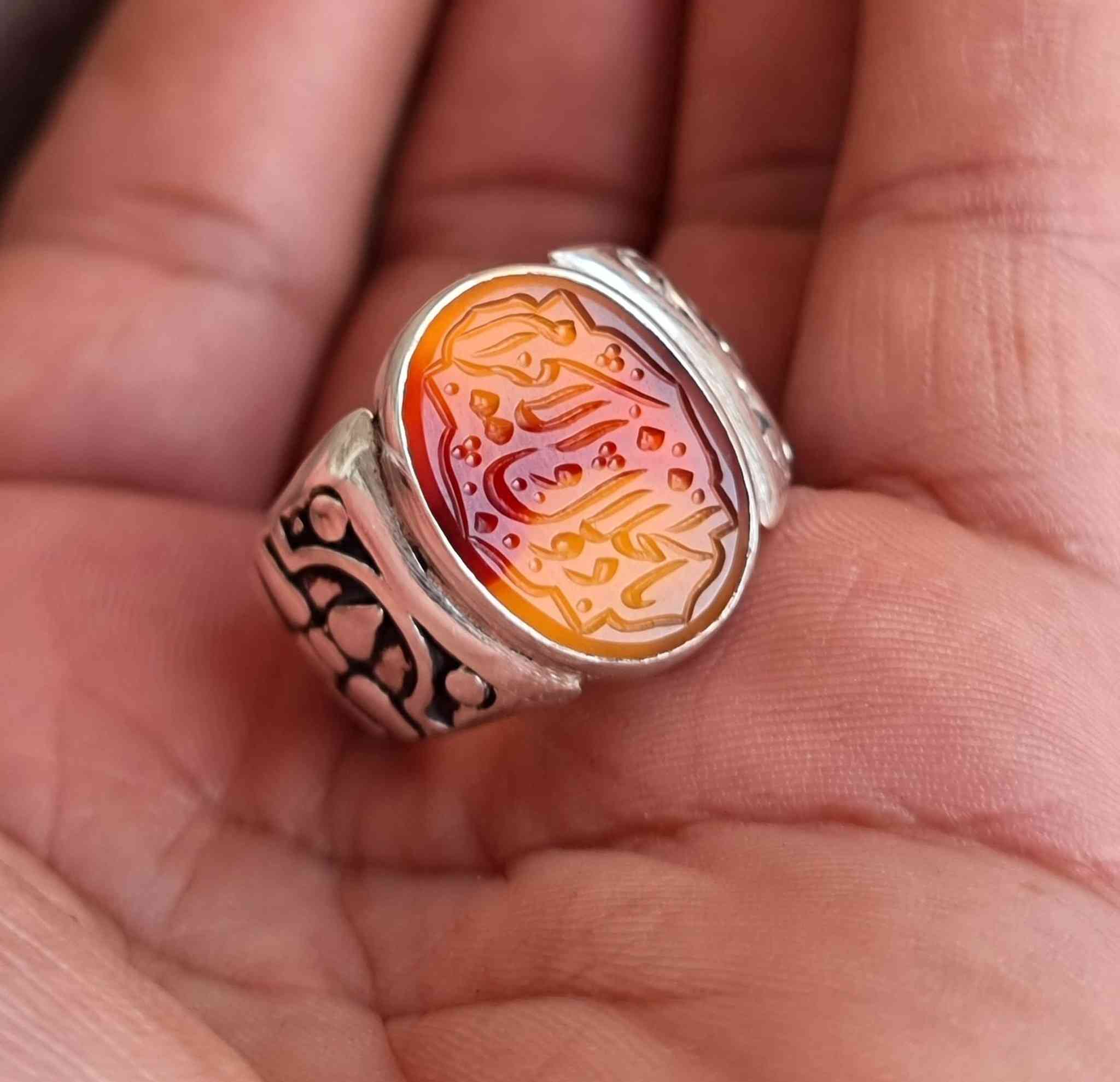 عقيق يماني زعفران مخطوط خط يدوي المبدع محمد همداني 
                          🔥يا ذا الجلال والإكرام🔥
بصياغه يدويه ثقيله للبيع مكاني بغداد يوجد توصيل إلى جميع المحافظات للبيع فقط فقط أحبتي الغوالي ما اراوس بس ابيع 
***********
