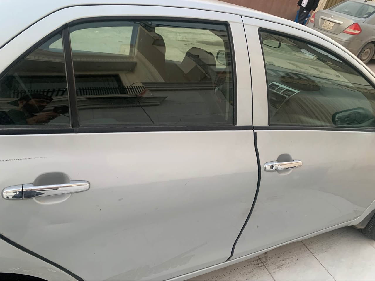 توێتا  یارس مۆدیل ٢٠٠٨. سلڤەر 
. دوو.پارچەی چاملغی پێش وپشتەوەی لای سەکنی سبوغە    پێش وپشتی کەپسە جەمپەکی خفیفی هەیە      وگێرو مەکینەو کارەباییی بەشەرتە مەکینەی ١٥ ی گەورەیی لەسەرە  سەنەوی  وژینگەی تا ٢٠٣٠ بەسەردەچی. وهیچ غەرامەکی لەسەرنیە ،  نرخەکەی ٧٧ وەرەقەیەو مەجالیشی تێدایە .ئەوەش ژمارەکەمە*********** أربيل, العراق
