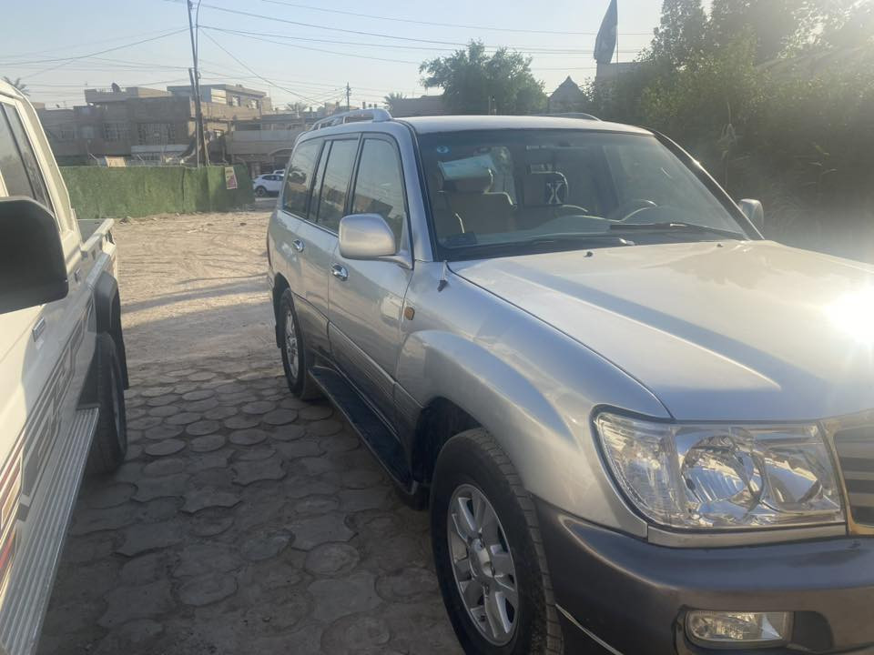 لاندكروز 2006 سيارة حلوة ومرتبة كير مكينة كلة جديد بلادي تدفئة تبريد سيارة بيها صبغ مكينة ستة سلندر
رقم بصرة 
مكانها بغداد سيارة 
***********
