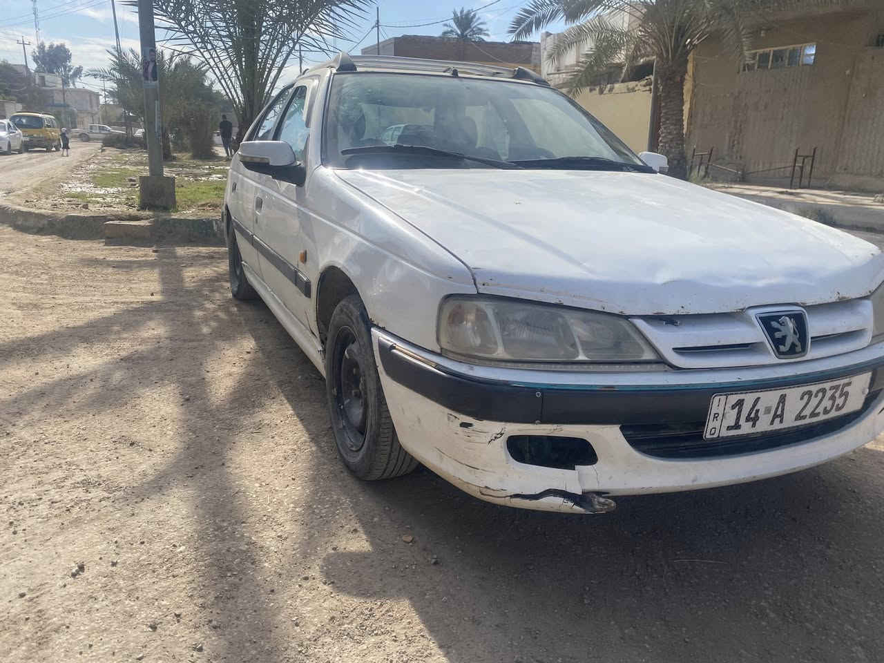 بيجو باص موديل ٢٠١٢  رقم انكليزي مشروع وطني وسنوية لسنة ٢٠٢٨ وباسمي السيارة.
مكينه وكير وحدادية وتدفئة وتبريد  كله مضبوط.
الكشنات محوره مال راس الثور  كهربائية وشغالة.
ابيع مداور مكاني نجف أبوصخير 
السعر ٣٥
وتساب ***********
