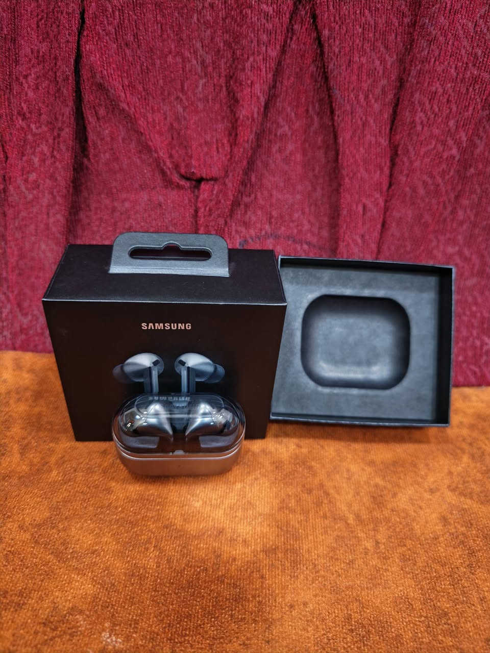 سماعة بلوتوث سامسونك بودز 3 برو بعدهي جديدة كسر كارتون ضمان وكالة استخدام فقط للتجربة لونهه فضي مكاني بغداد  الزعفرانية السعر 125 ألف رقم الموبايل ***********
