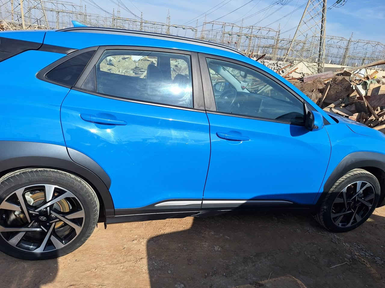 السلام عليكم هونداي كونا ٢٢للبيع فول مواصفات ١ع١ محرك رياضي ١٦٠٠تيربو حادث بنيد فقط بدون دواخل جاهزه من كلشي  مكاني العماره ***********
