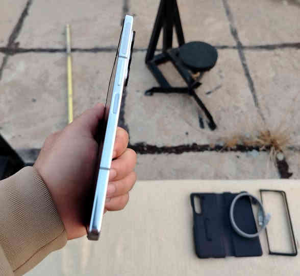 السلام عليكم سامسونگ zفولد5 نضافه100 ذاكره 256 نسخه الشرق الاوسط كله عربي ويا كفر جلد اصلي وحمايه عدسات اصليه وكيبل اصلي 100واط وفلاتر سماعه للمراوس فقط ماابيع شعندك نزل السعر 730قفل مكاني بغداد واسف عالاطاله وهذا رقمی***********
