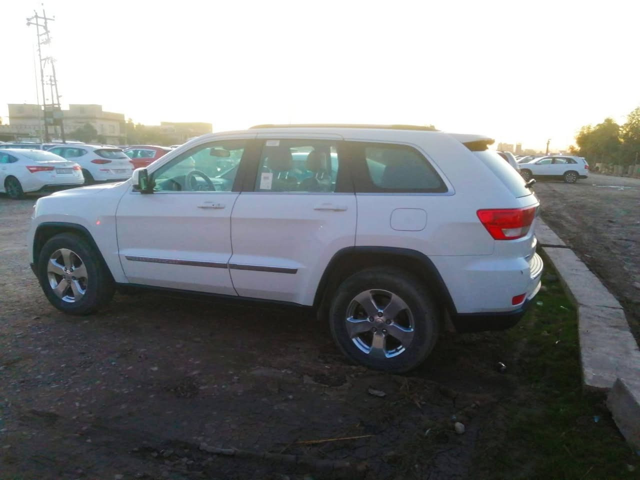 جيب لاريدو 2011
محرك و گير (ما مفتوح)
ماشيه 142 
رقم سليمانية ومكان السيارة كركوك
سيارة جاهزة بدون عيب 
سنوية 2030
مقدمة بنيد صبغ مع مكانين بارد صغار مؤشر عليهم بالصور
***********
