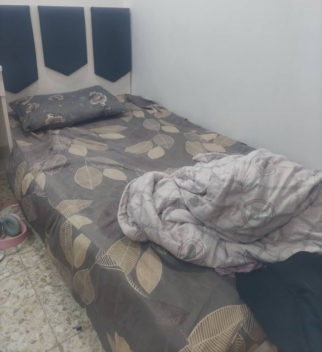 السلام عليكم غرفة تركيه ام نفر بيها اضرار بسيطه مجرد صيانه باب ينشد مجر تصيرله صيانه ويربط نظيفه مابيها خدوش والصور امامكم  + جرباية اضافية قيمها وتعال اخذ بالعافيه


**إذا كنت صاحب هذا الإعلان وتريد حذفه لأي سبب، رجاءا أرسل رسالة إلى الدعم الفني**