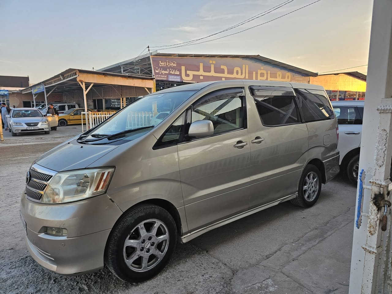 الفارد ياباني سبعه راكب. مديل 2003. محرك 2400cc  تبريد ثلاث قطع. محرك كير وحداديه نظاف. غرفه بيجي. بلادي..  رقم بغداد نكليزي.   تويل. مكان نجف.  حادث يم قبق البانزين.  اتصل على رقم ***********.
