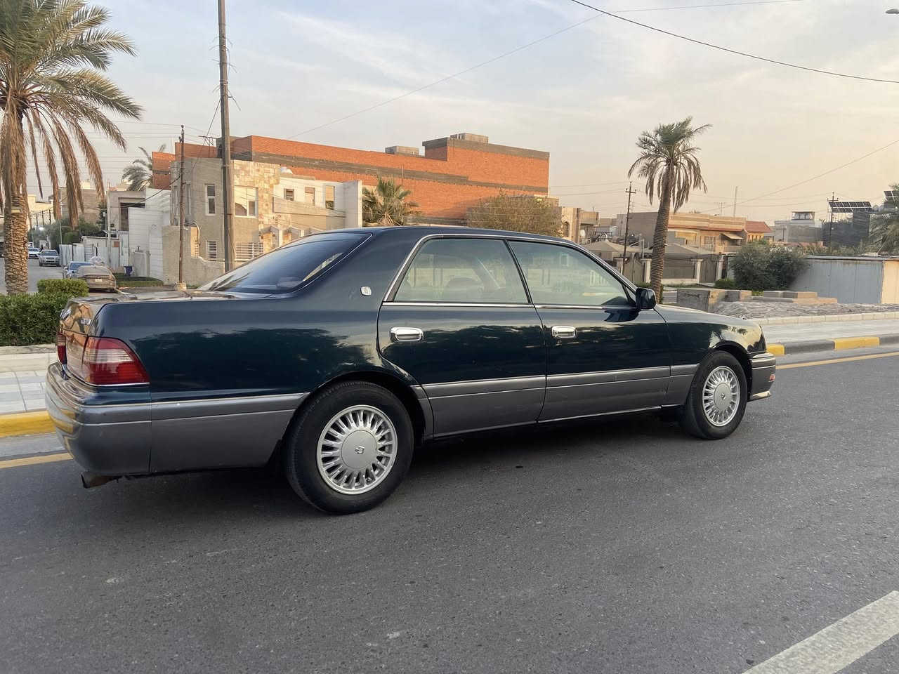 السلام عليكم  اخوان سياره للبيع كراون (بجعه) موديل ٩٧ رقم بغداد السياره كلش نظيفه تخم تاير صدر امامي خلفي جديد كير محرك على وضع الشركه السياره ما بيه نقص اي شي         ملاحظه السياره مو باسمي وصاحب السياره ما اندله وين مكانه واني اكفلها قانونيا وعشائريا وتجي للبيت مالي وتاخذ كل الضمانات واني ممنون والسعر ٥٥ وبيه مجال جدا بسيط وعنواني بغداد حي الجامعه موبايل *********** علي ابو قمر
