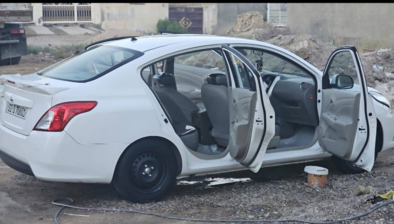 السلام عليكم نيسان صني هدني بليته زركه  مديل٢٠٢٢ السياره كفاله عامه بس بيه دعاميه الخلفيه صبغ جاهزه على اخر حبايه السياره مدوشمه نحله وارضيه جلد وسفريات  وسماعت اربع وشاشه تدعم اوتو مكانه بابل ابو غرق للستفسار اتصال على رقم ***********
