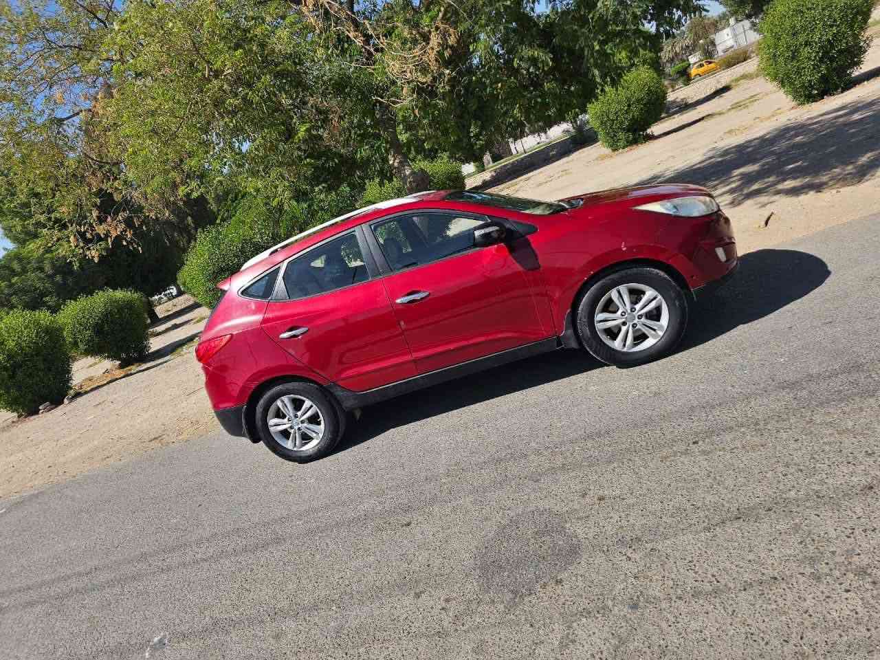 السلا عليكم توكسان 2012 السياره خليجيه داخل بيجي بيها قطعتين صبغ السياره تخم تاير جديد صدر امامي خلفي جديد كير مكينه كلش نضيفات السياره خير من الله جاهزه مال جناي تبريد ثلج شاشه كبيره كامره خلفيه السياره الي ياخذها بل عافيه عليه كلش نضيفه السياره بسمي هزه وسنويه ورقم جديدات السياره رايدها اب 130 وبيها مجال تعال شوف السياره وعيوني الك مكاني بغداد الدوره رقم الهاتف ***********
