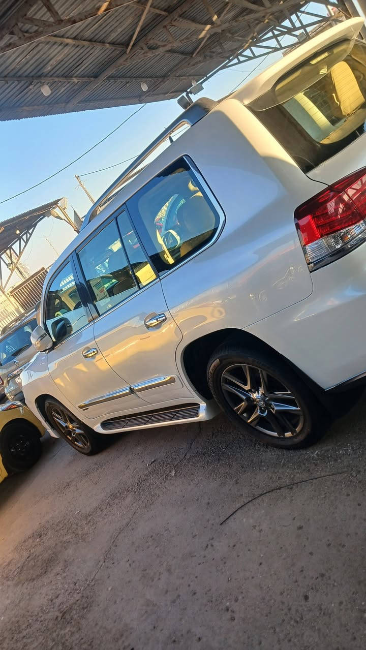 السلام وعليكم الكزز مديل 2015 رقم بصره دولي فول موصفات كفاله كبير محرك تخم تاير سياره كلش جديده ما بيها كل نقص رقم تلفون/*********** /***********
