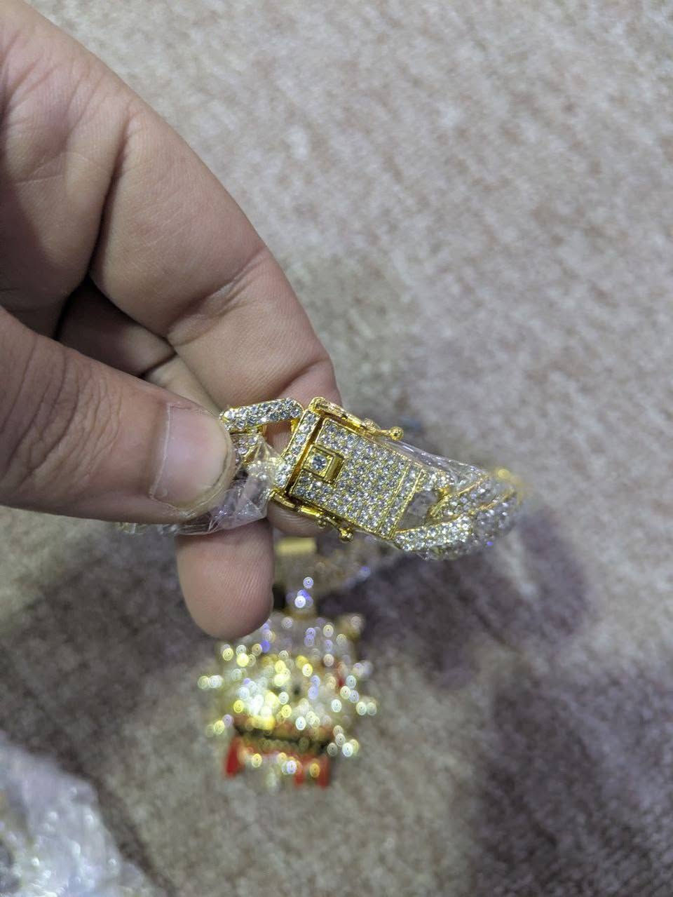 كلادة و ساعة بهل فخامة وزن ثقيل لون دهبي اليفيدة يدفعلنا بي سعر وياخده


**إذا كنت صاحب هذا الإعلان وتريد حذفه لأي سبب، رجاءا أرسل رسالة إلى الدعم الفني**