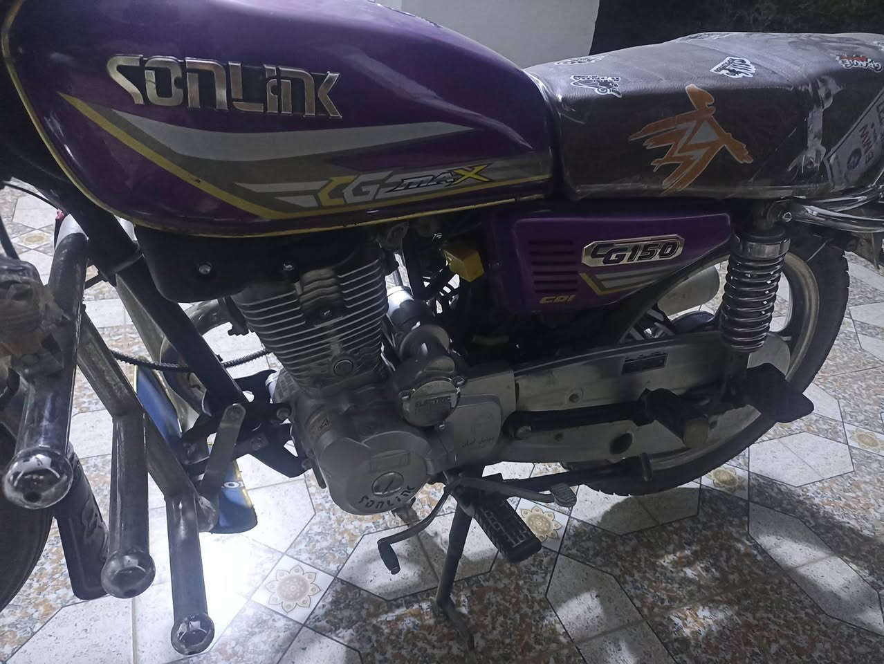 السلام عليكم دراجه سونك للبيع سعر 575 مابيهة شي برغي واحد مامفتوح بلمحرك تجي تفحص كامل  بيهة مجال. ***********.  دلي عباس. شروين ؟
