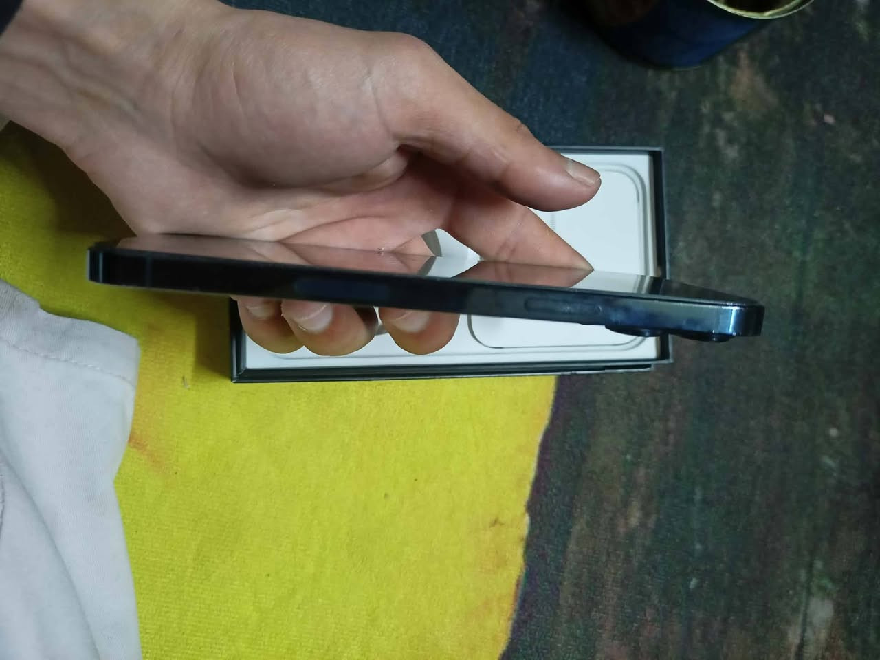 سلام عليكم 
ايفون 12 برو ماكس ذاكره 128 
ذاكرة /128
دبل سيم
فيس ايدي شغال 
جهاز اَمريكي كارتون كيبل كامل
فقط مبدل شاشا وباتري للبيع سعر 300 بي مجال قليل شراي خابر ***********
***********
