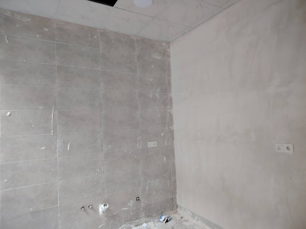 دور للايجار   عدد 2. صفر مامسكون
      طابق أرضى.  مساحه كل دار  100 متر
           متجاورات
         منطقه 77
    قرب جامع سيد الانبياء. عل حديقه
      سعر الإيجار الدار الواحد  200الف
 ماء وكهرباء عل صاحب الدار
    للاستفسار
     *********** واتس
